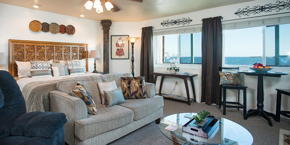 Rooms and suites at the Cedar Key Harbour Master