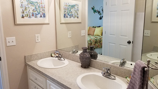 bathroom inside bedroom